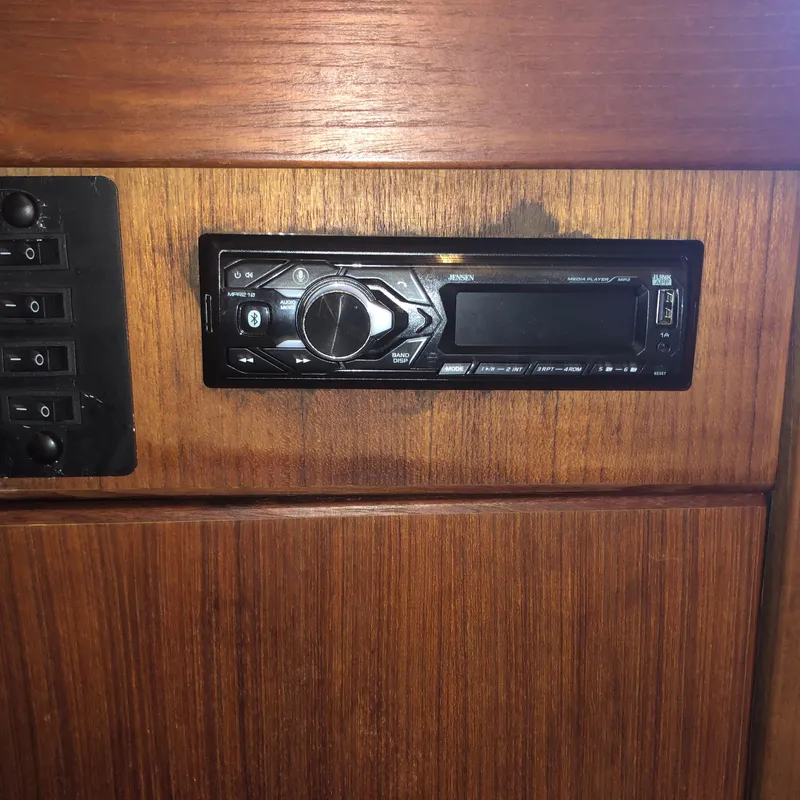 Slide: The Image of 1996 Bayliner 4788 Pilot House Motoryacht stereo system on wooden panel. - 25
