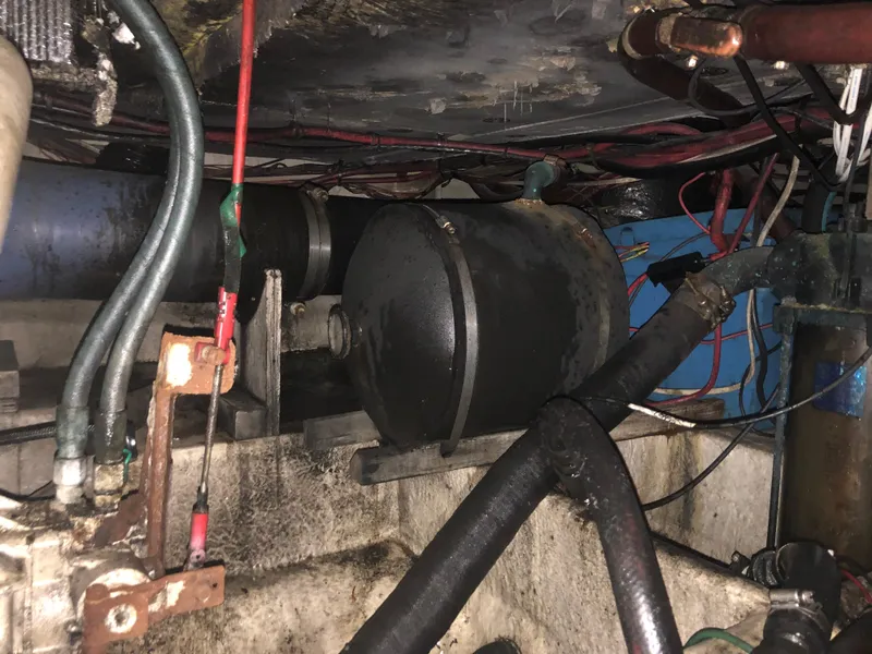 Slide: The Image of Bayliner 4788 Pilot House Motoryacht 1996 - 54