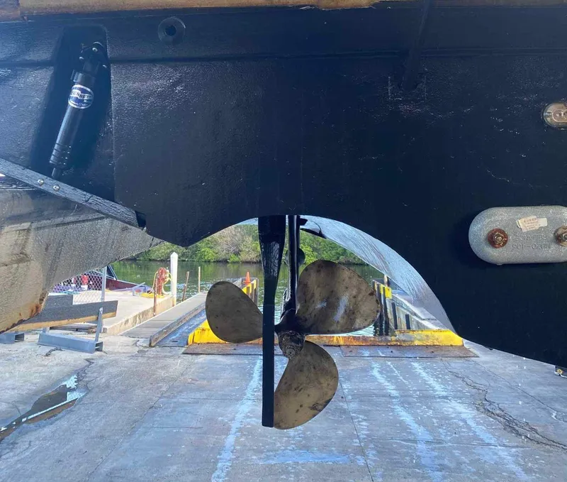 Slide: The Image of Propeller of 1995 Tiara Yachts 3100 Open on dry dock. - 11