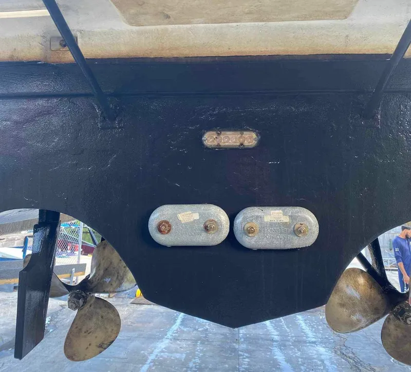 Slide: The Image of 1995 Tiara Yachts 3100 Open propellers and hull detail. - 12