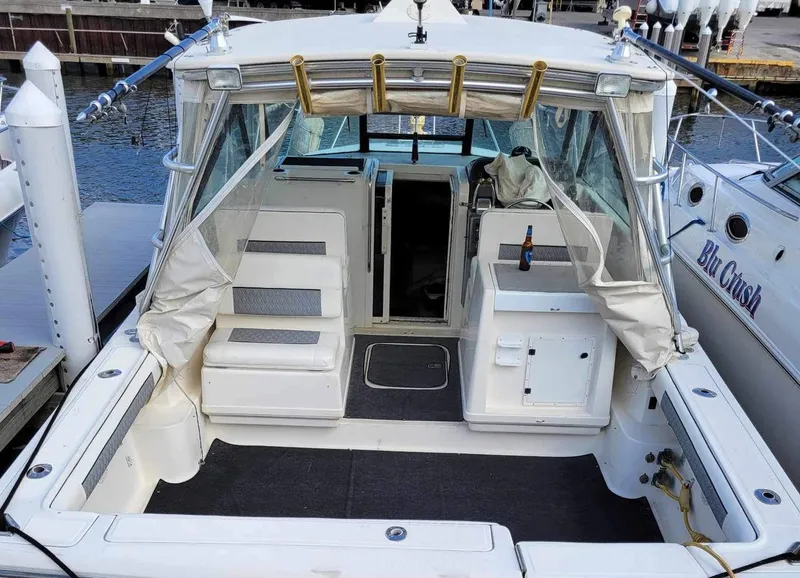Slide: The Image of 1995 Tiara Yachts 3100 Open boat with spacious deck and seating area. - 2