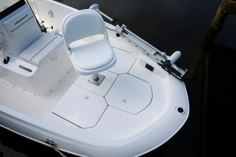 Slide: The Image of Bayliner Element F16 2018 - 24