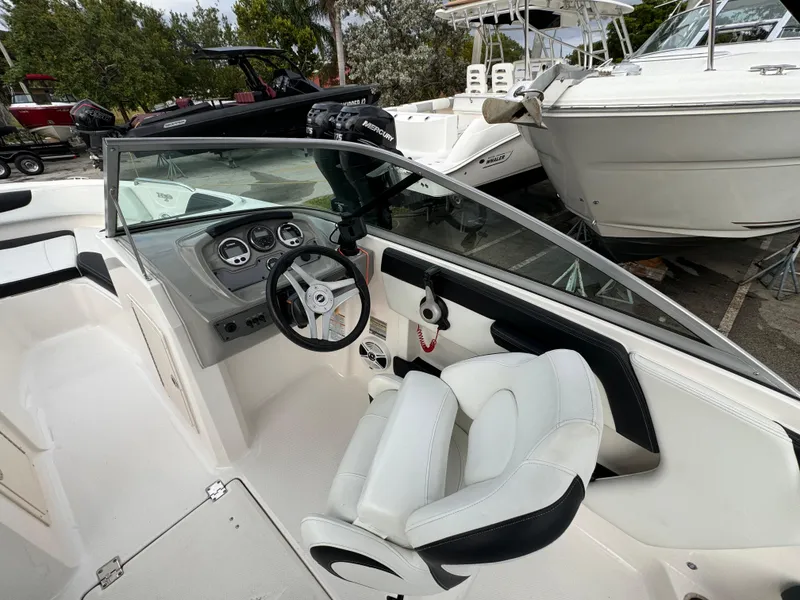 Slide: The Image of Chaparral 21 H2O Sport OB 2017 - 8