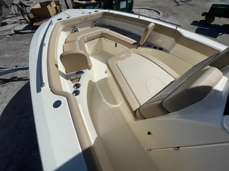 Slide: The Image of Scout 260 LXF 2025 - 12