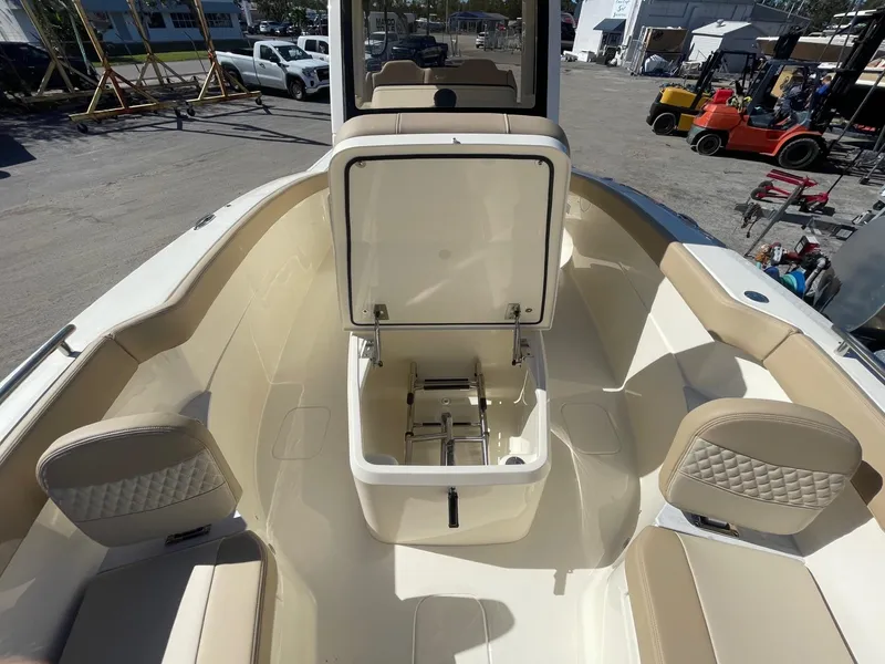 Slide: The Image of Scout 260 LXF 2025 - 14