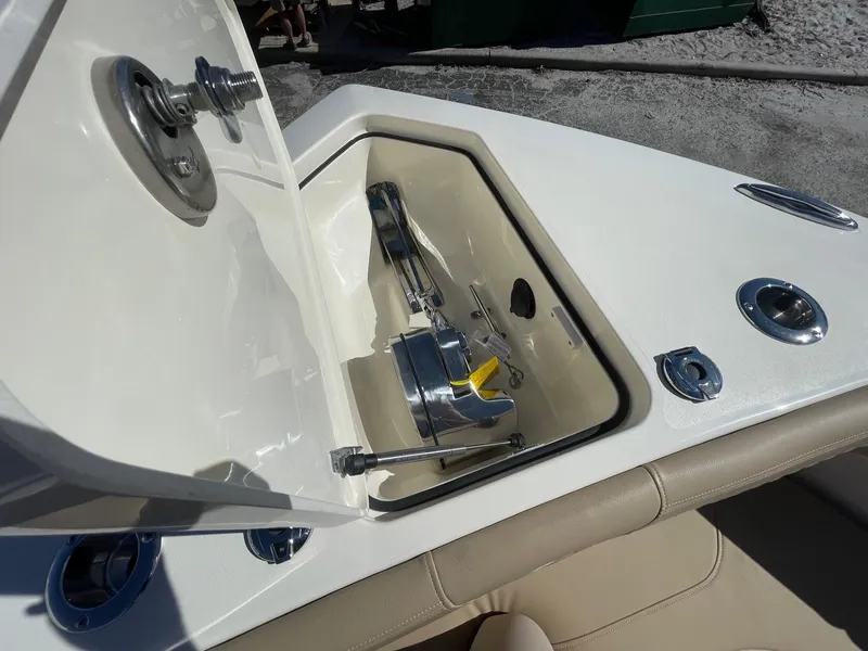 Slide: The Image of Scout 260 LXF 2025 - 15