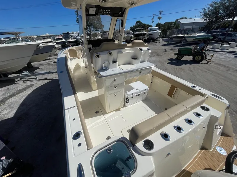 Slide: The Image of Scout 260 LXF 2025 - 3