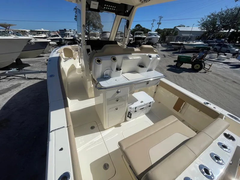 Slide: The Image of Scout 260 LXF 2025 - 4