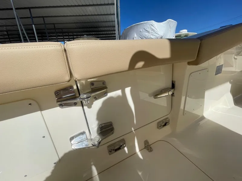 Slide: The Image of Scout 260 LXF 2025 - 7