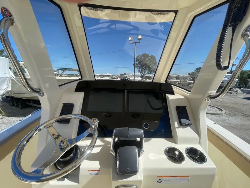 Slide: The Image of Scout 260 LXF 2025 - 8