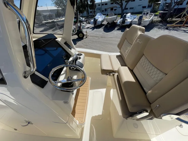 Slide: The Image of Scout 260 LXF 2025 - 9