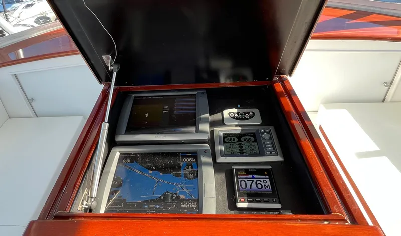 Slide: The Image of Rybovich 45 BIG BLUE - Helm Electronics - 18