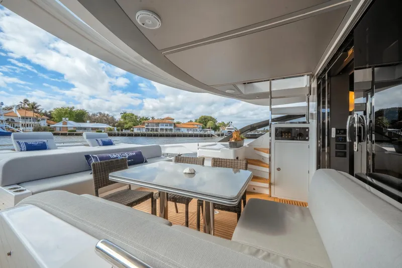Slide: The Image of Azimut S8 2023 - 10