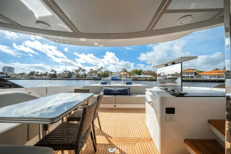 Slide: The Image of Azimut S8 2023 - 13