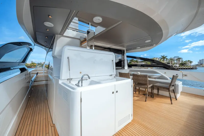 Slide: The Image of Azimut S8 2023 - 14