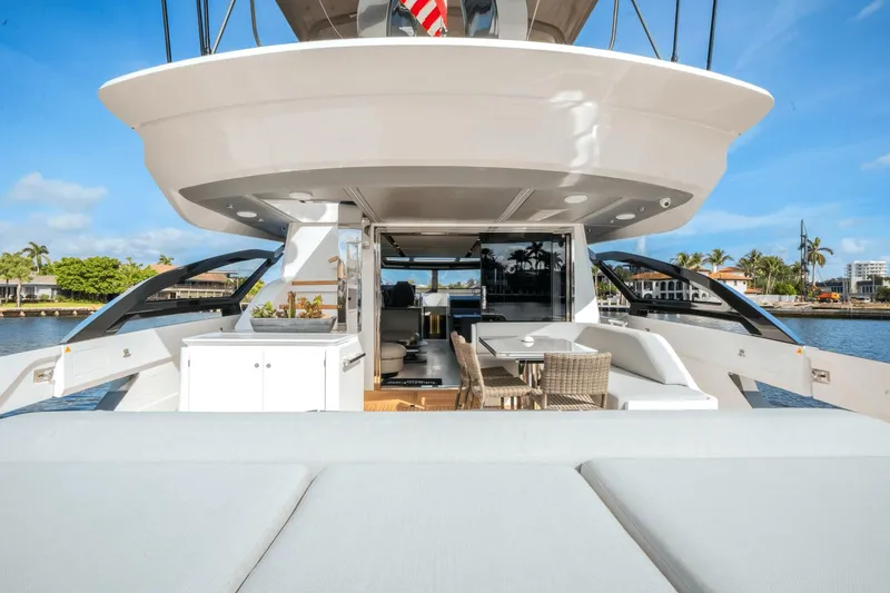 Slide: The Image of Azimut S8 2023 - 17