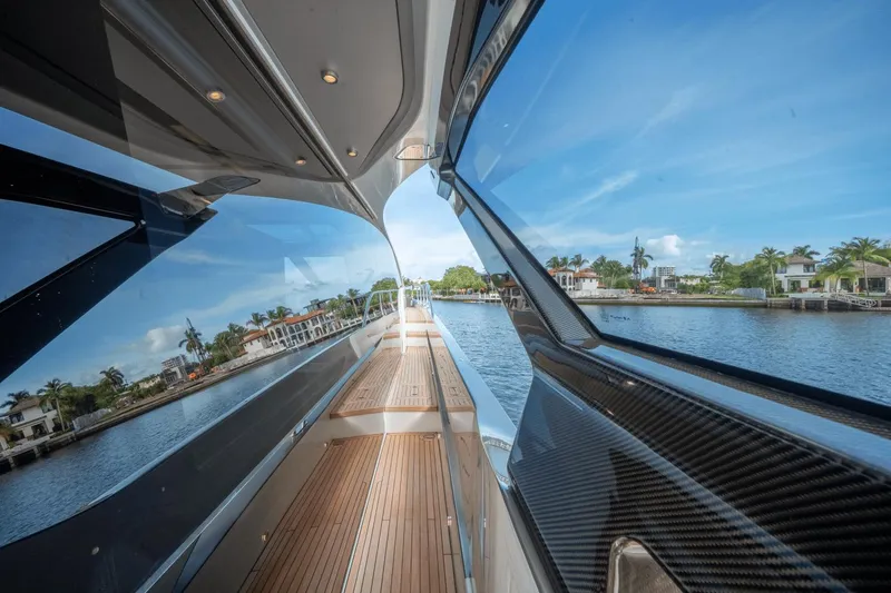 Slide: The Image of Azimut S8 2023 - 19