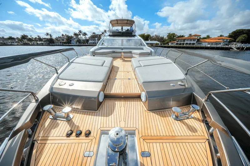 Slide: The Image of Azimut S8 2023 - 20