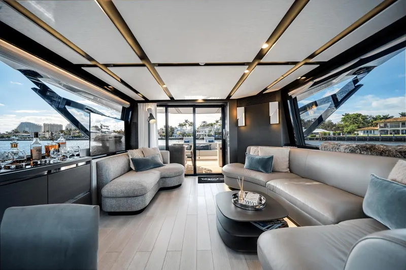 Slide: The Image of Azimut S8 2023 - 23