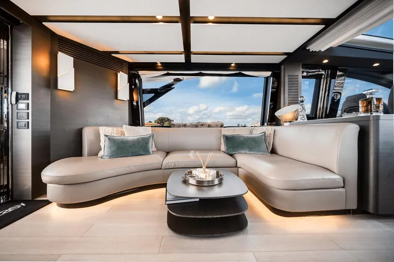 Slide: The Image of Azimut S8 2023 - 25