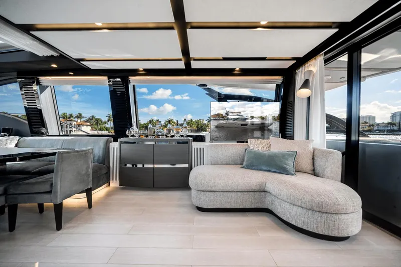 Slide: The Image of Azimut S8 2023 - 26