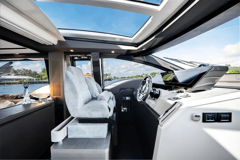 Slide: The Image of Azimut S8 2023 - 33