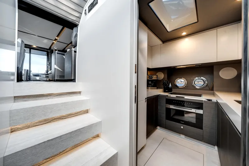 Slide: The Image of Azimut S8 2023 - 36