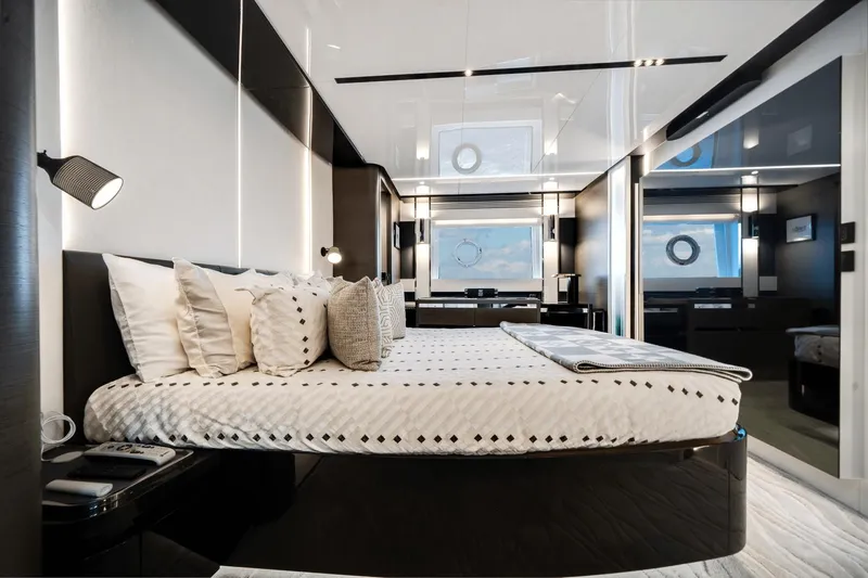 Slide: The Image of Azimut S8 2023 - 42