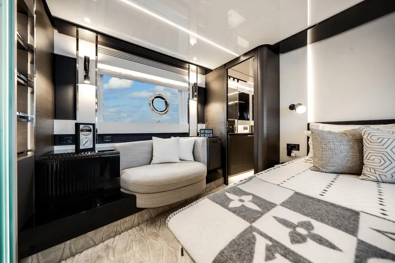 Slide: The Image of Azimut S8 2023 - 43