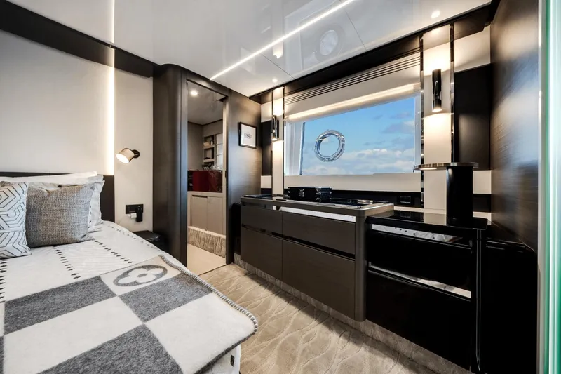 Slide: The Image of Azimut S8 2023 - 45