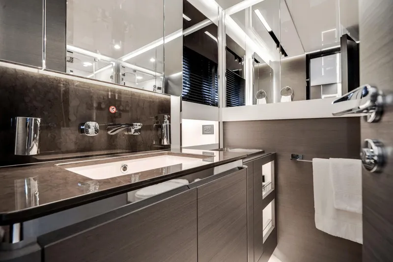 Slide: The Image of Azimut S8 2023 - 48