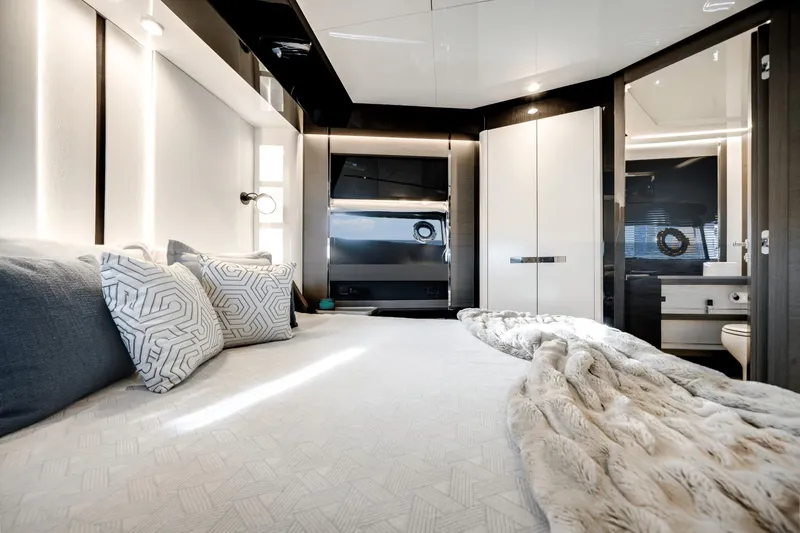 Slide: The Image of Azimut S8 2023 - 52