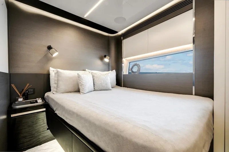 Slide: The Image of Azimut S8 2023 - 55