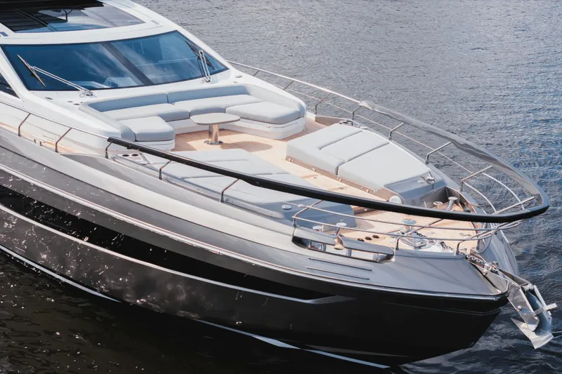 Slide: The Image of Azimut S8 2023 - 6