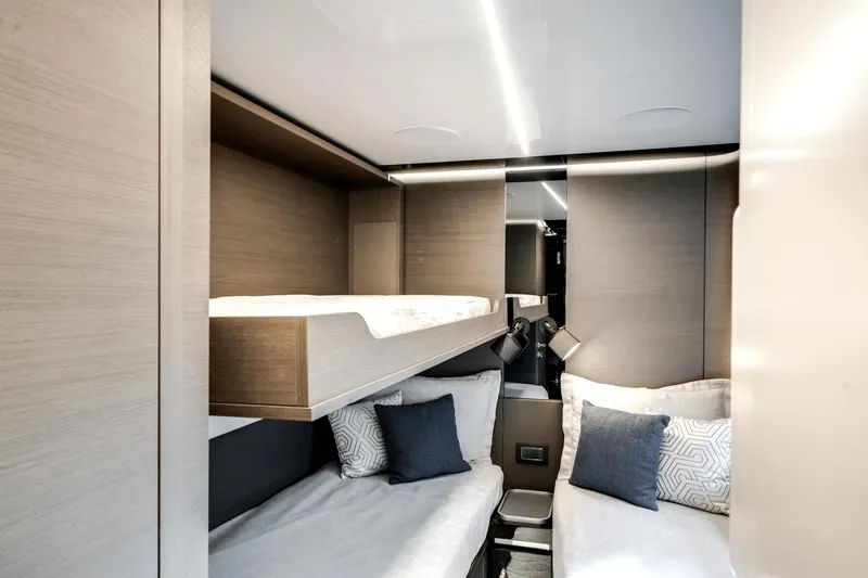 Slide: The Image of Azimut S8 2023 - 60