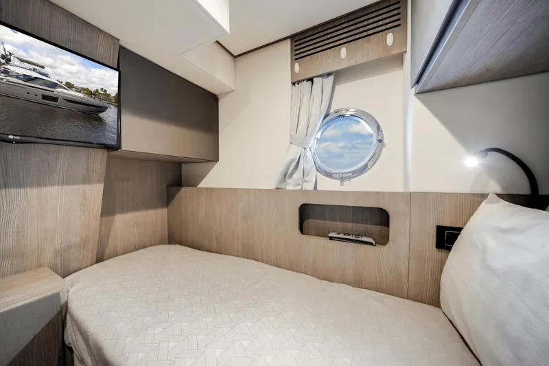 Slide: The Image of Azimut S8 2023 - 66