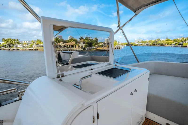 Slide: The Image of Azimut S8 2023 - 75