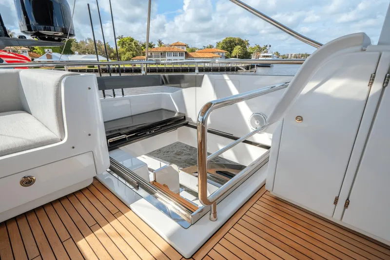 Slide: The Image of Azimut S8 2023 - 76