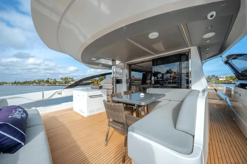 Slide: The Image of Azimut S8 2023 - 8