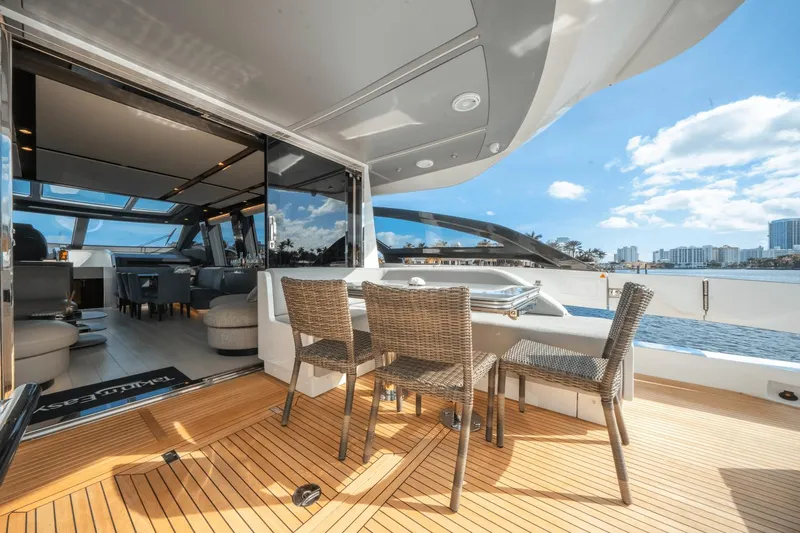 Slide: The Image of Azimut S8 2023 - 9