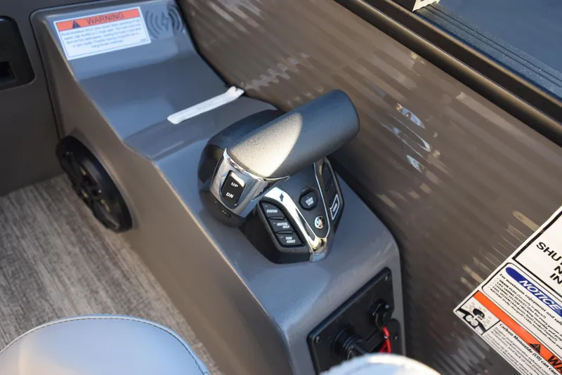 Slide: The Image of Control panel of 2025 Bennington 23 SSBSE boat with throttle lever. - 18