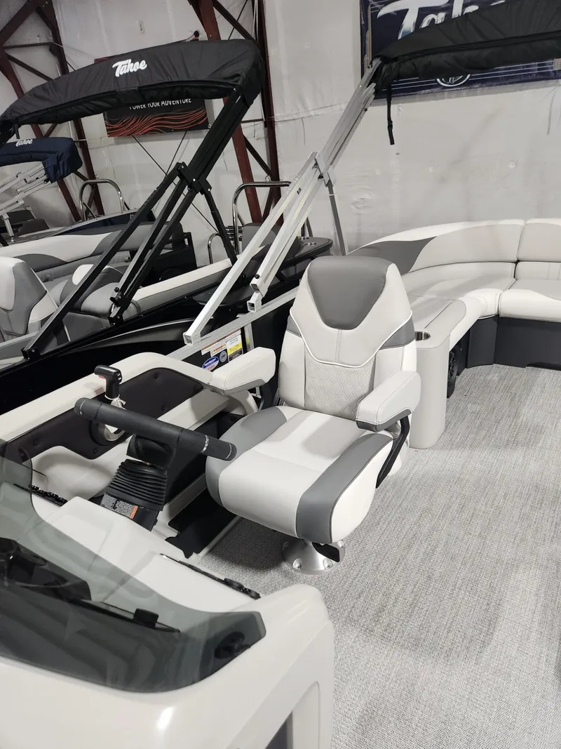 Slide: The Image of Tahoe LTZ 2185 ELITE 2025 - 10