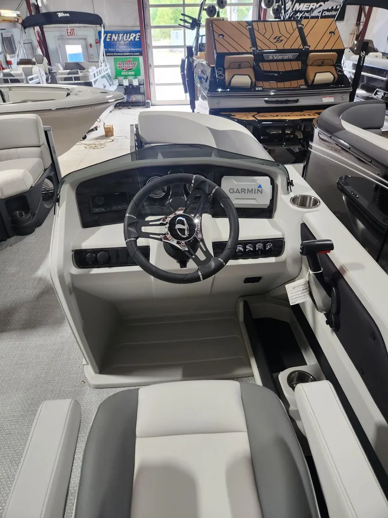 Slide: The Image of Tahoe LTZ 2185 ELITE 2025 - 11