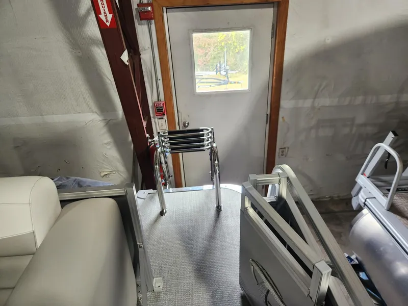 Slide: The Image of Tahoe LTZ 2185 ELITE 2025 - 12