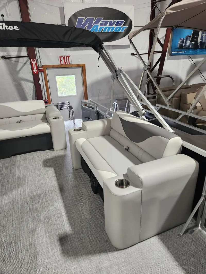 Slide: The Image of Tahoe LTZ 2185 ELITE 2025 - 5