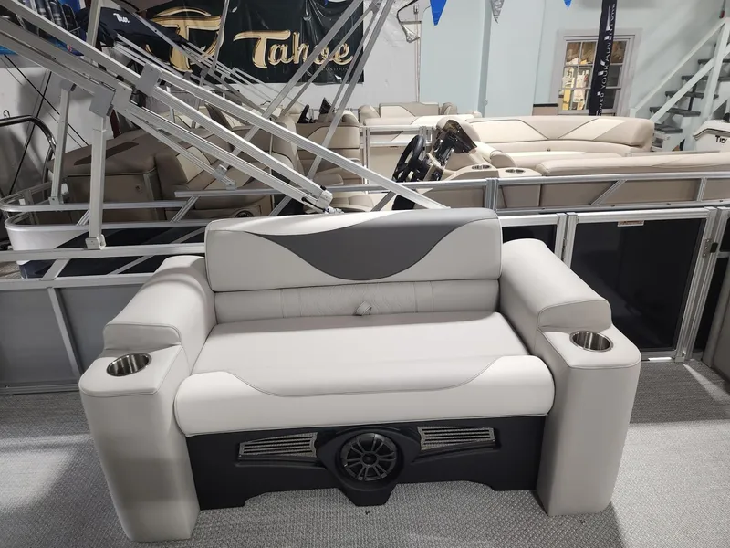 Slide: The Image of Tahoe LTZ 2185 ELITE 2025 - 6