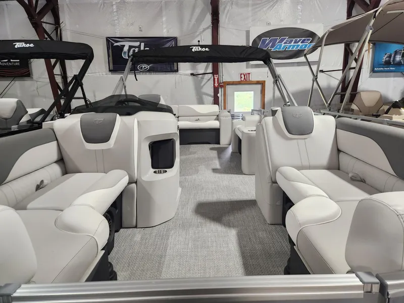 Slide: The Image of Tahoe LTZ 2185 ELITE 2025 - 8