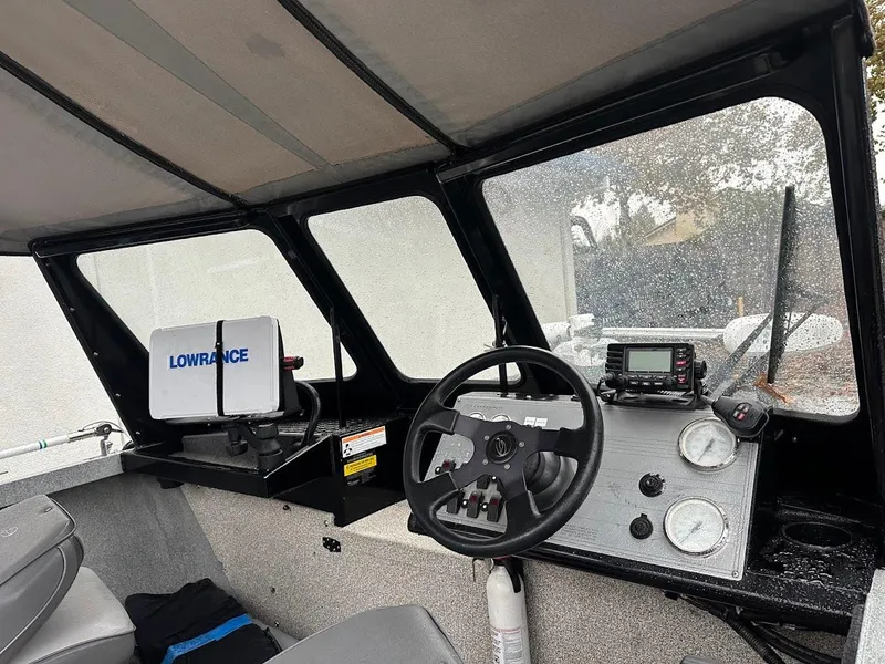 Slide: The Image of 2008 Duckworth Navigator Sport 195 boat dashboard with Lowrance navigation system. - 16