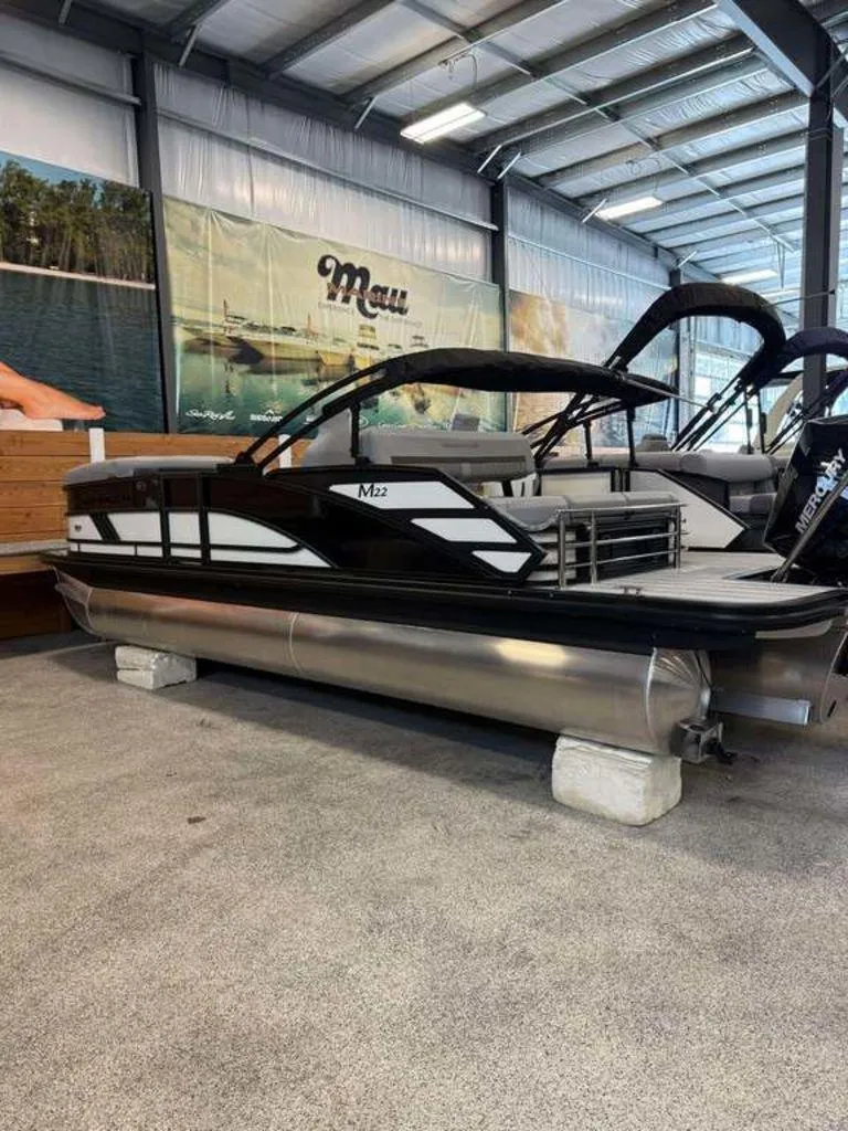 The Image of Bennington M Quad Bench 22 MFB 2025 - 0