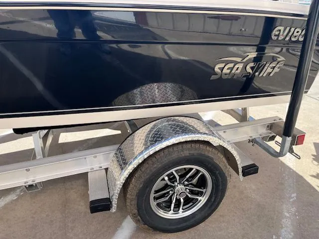 Slide: The Image of Sea Chaser EV180 Sea Skiff 2025 - 5